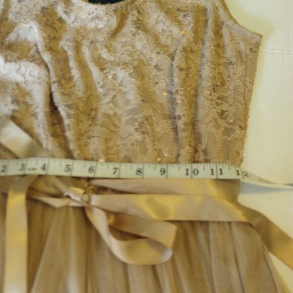 Lace and tulle maxi dress with ribbon belt and sequin accents - Picture 4 of 9